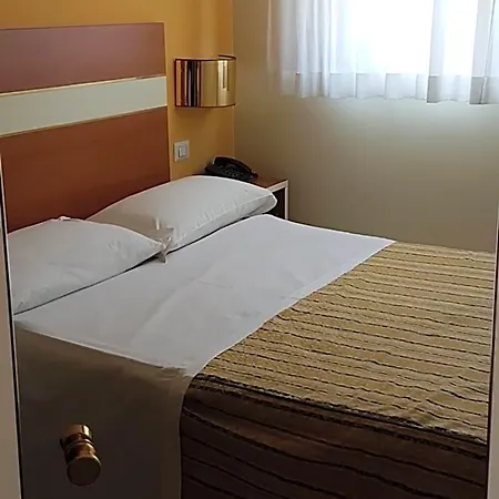 Hotel Gf 2*