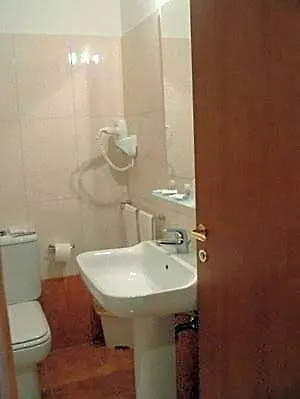 Gf Hotel 2*